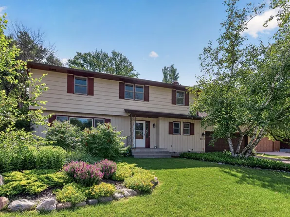 2818 1st St N, North Saint Paul, MN 55109