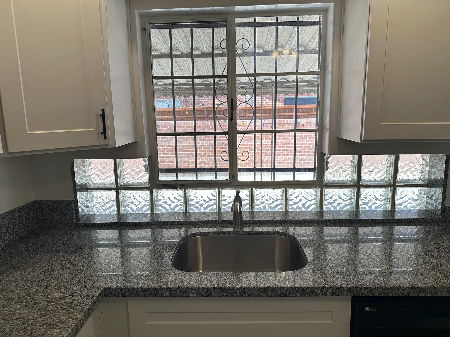 3 bed, 1208 sqft, $2,150 — Photo 3