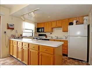 1924 Huntington Blvd, Hoffman Estates, IL 60169