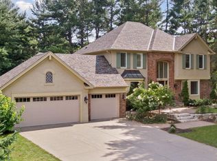 8917 Hunters Trl, Woodbury, MN 55125