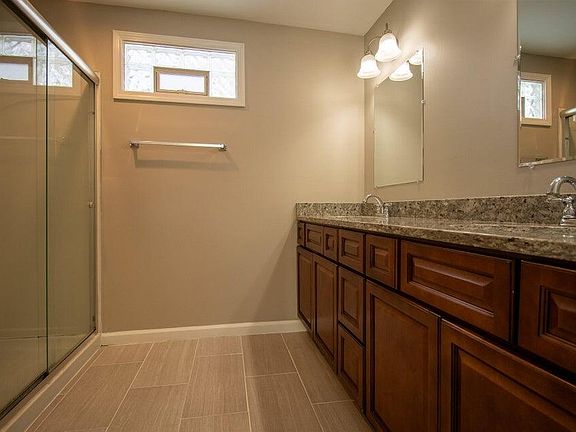 5th image of 570 Wabash St #2