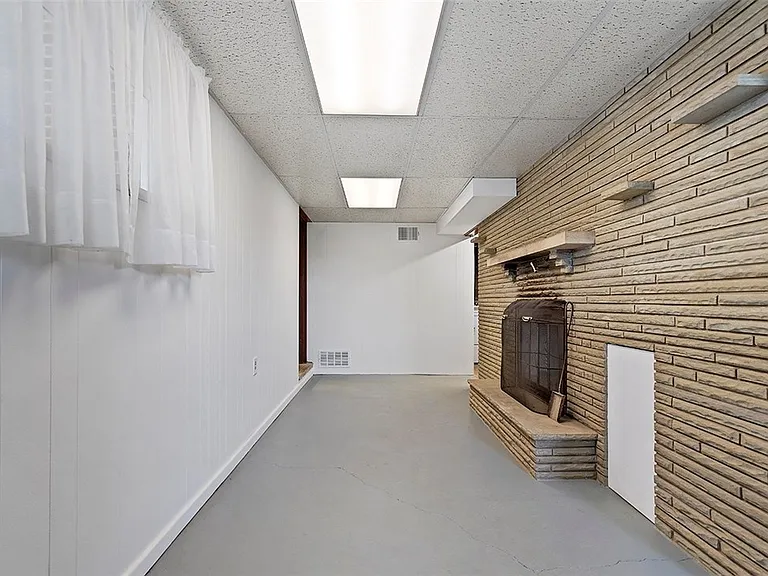 8966 Knoll St — Photo 17