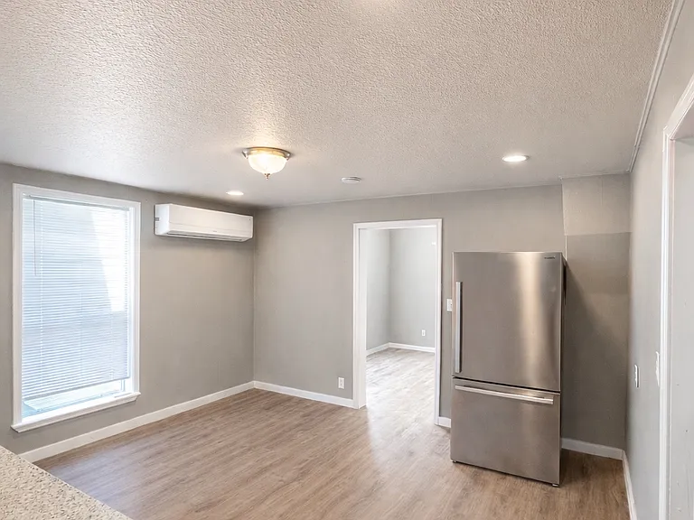 605 N Pottenger Ave — Photo 3