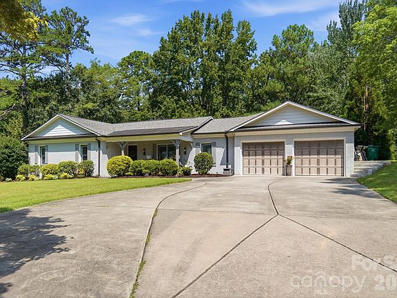 2nd image of 800 Jefferson Dr