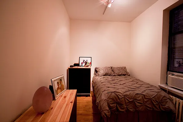 Rented by Chartwell Manhattan Realty | media 12