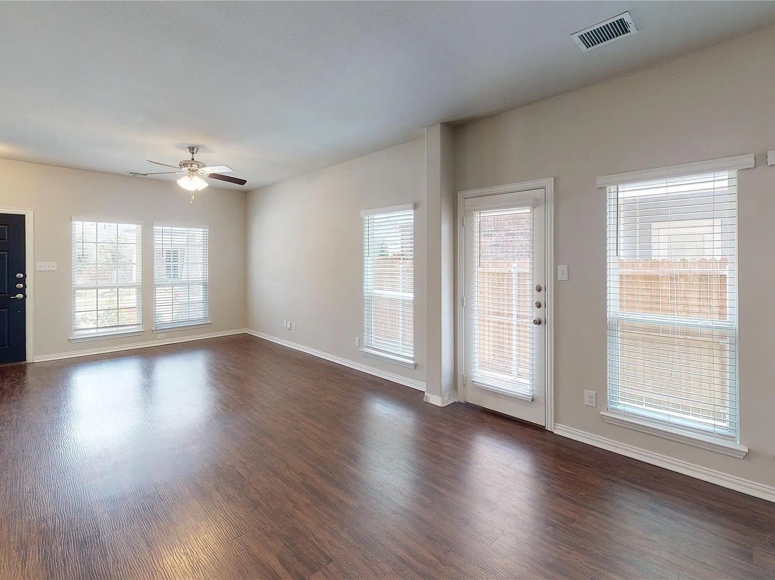 4 bed, 2.5 bath, 1846 sqft, $1,999 — Photo 2