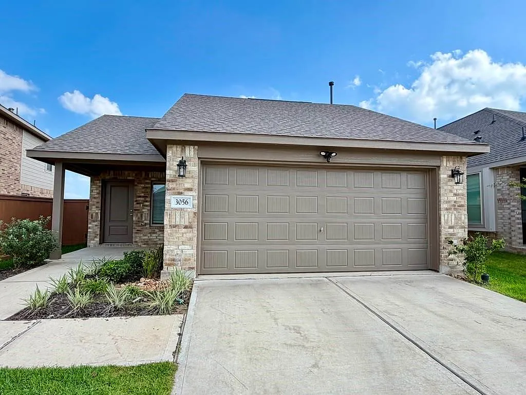 4 bed, 2.0 bath, 1680 sqft, $2,400 — Photo 3
