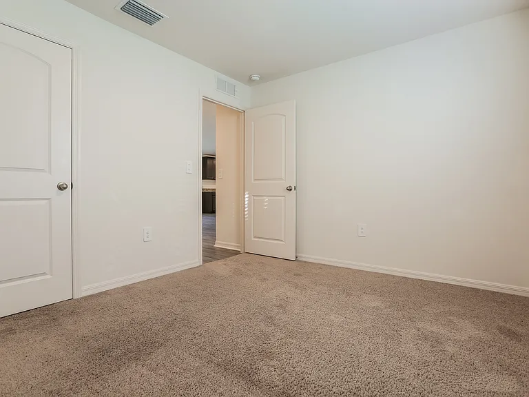 5725 Centro Ave — Photo 10