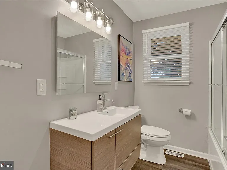 225 E Glenn Rd — Photo 18