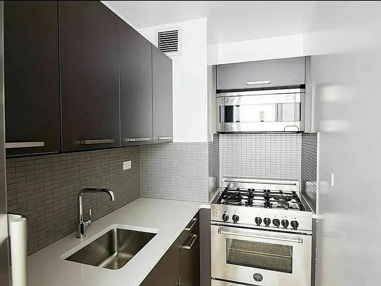 222 E 39th St #14-A — Photo 4