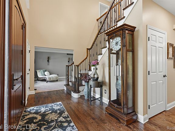 4th image of 5380 Fieldstone Ct