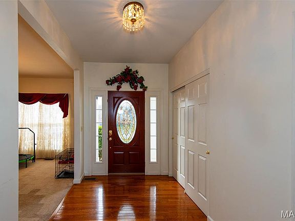 2nd image of 1745 Lake Meade Dr