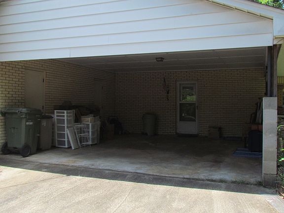 5th image of 438 Carol Villa Dr