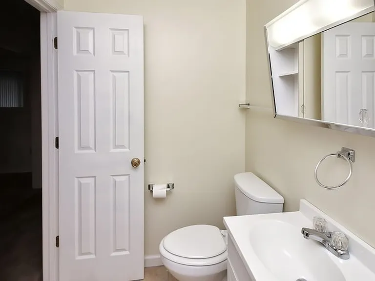 East Bay Apartments — Photo 10