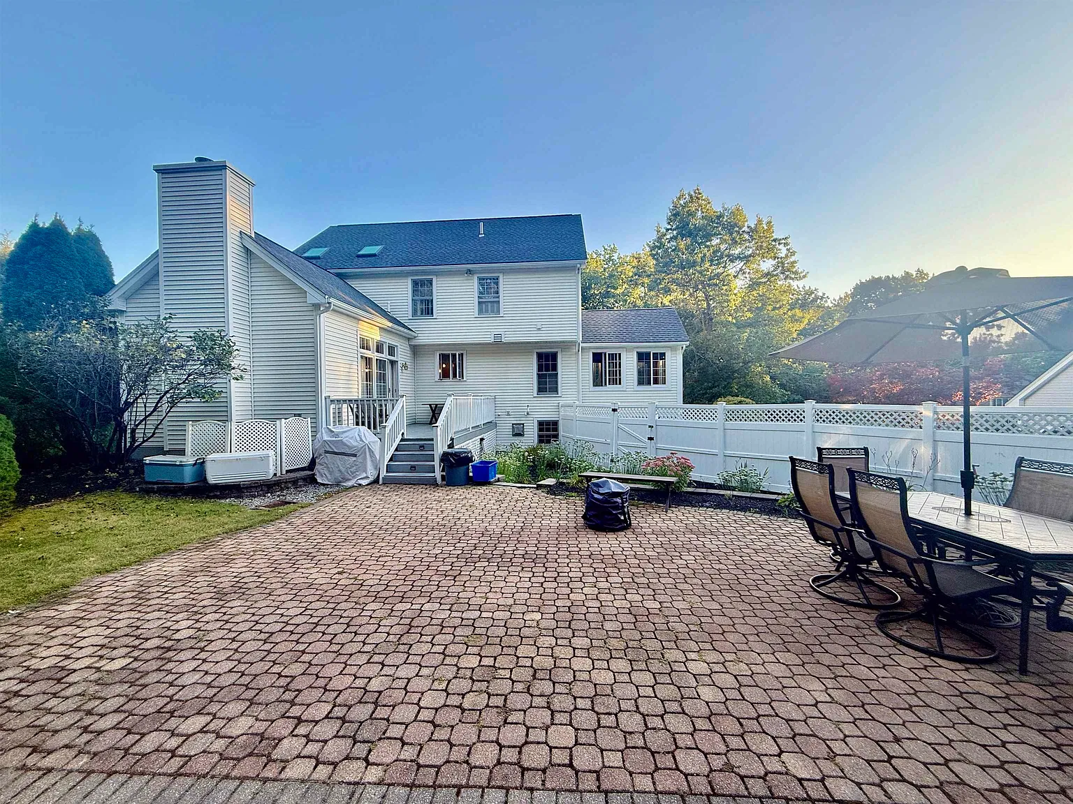 4 bed, 3.5 bath, 3732 sqft, $5,100 — Photo 3