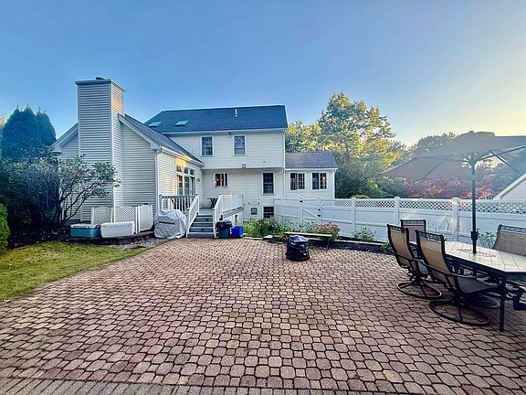 3rd image of 125 Tennyson Dr