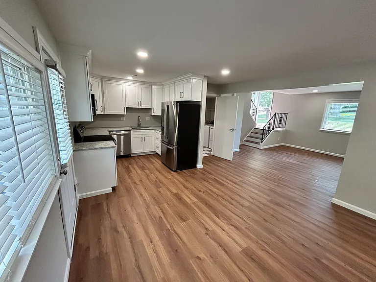 134 Kathleen Dr — Photo 3