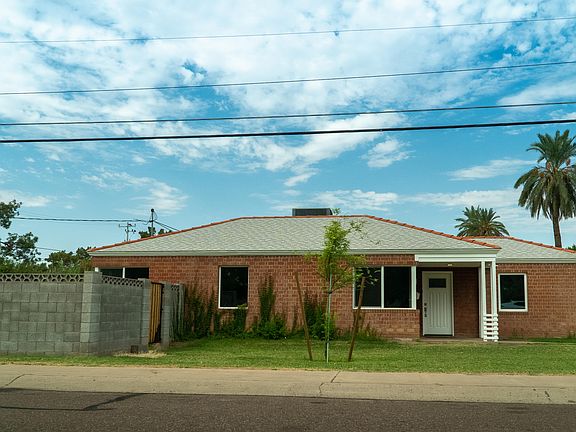 3rd image of 1801 W Glenrosa Ave