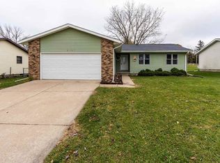 5727 Cimmarron Ln, Waterloo, IA 50701