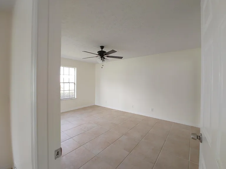 801 SE Central Pkwy #7 — Photo 15