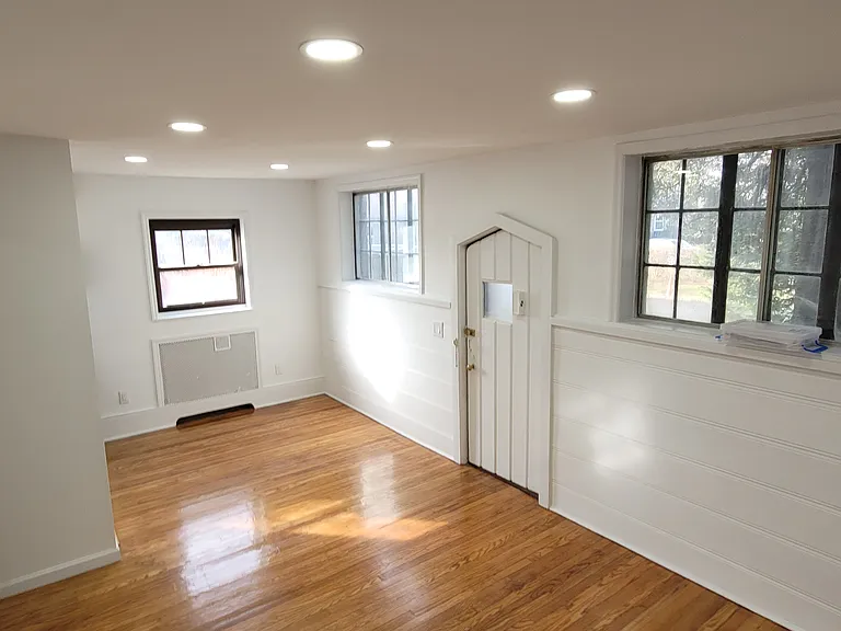 94 Martha Ct #10 — Photo 2