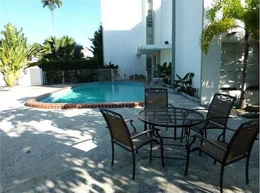 4th image of 1080 NE 93rd St
