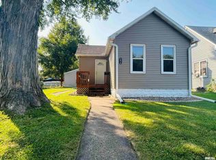 1614 Pershing Blvd, Clinton, IA 52732