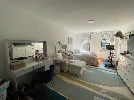 Rented by SP Brokerage Inc | media 20