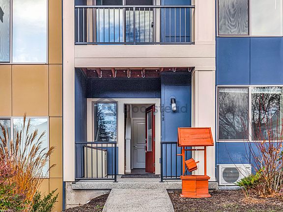 4th image of 1048 SW 100th St