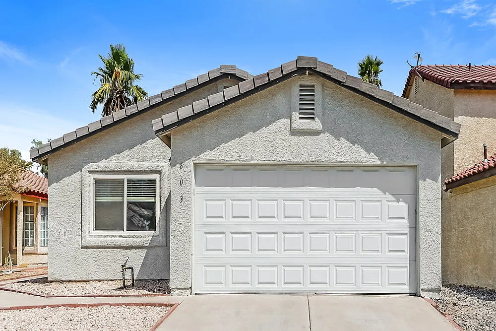 3 bed, 2.0 bath, 1179 sqft, $1,995 — Photo 1