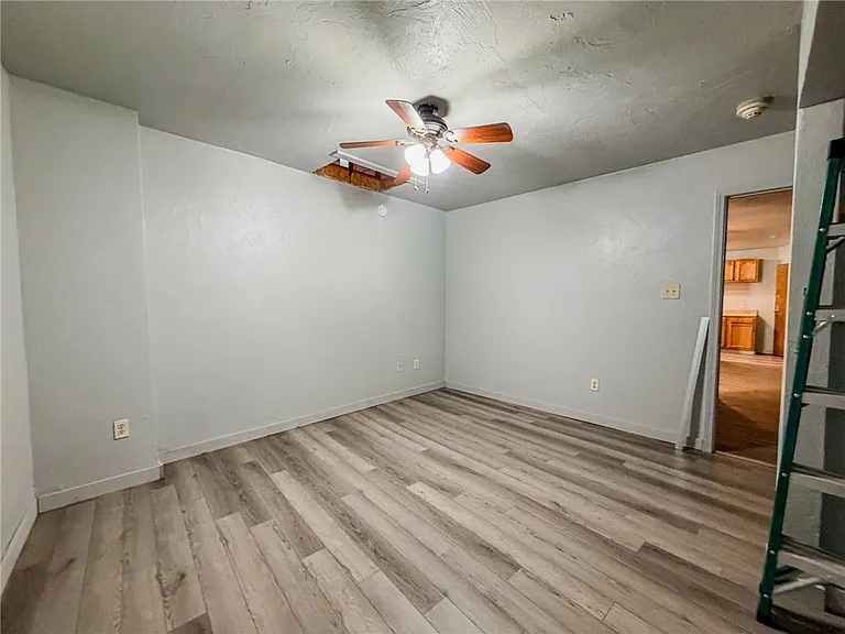 548 Hansen Ave #9 — Photo 16
