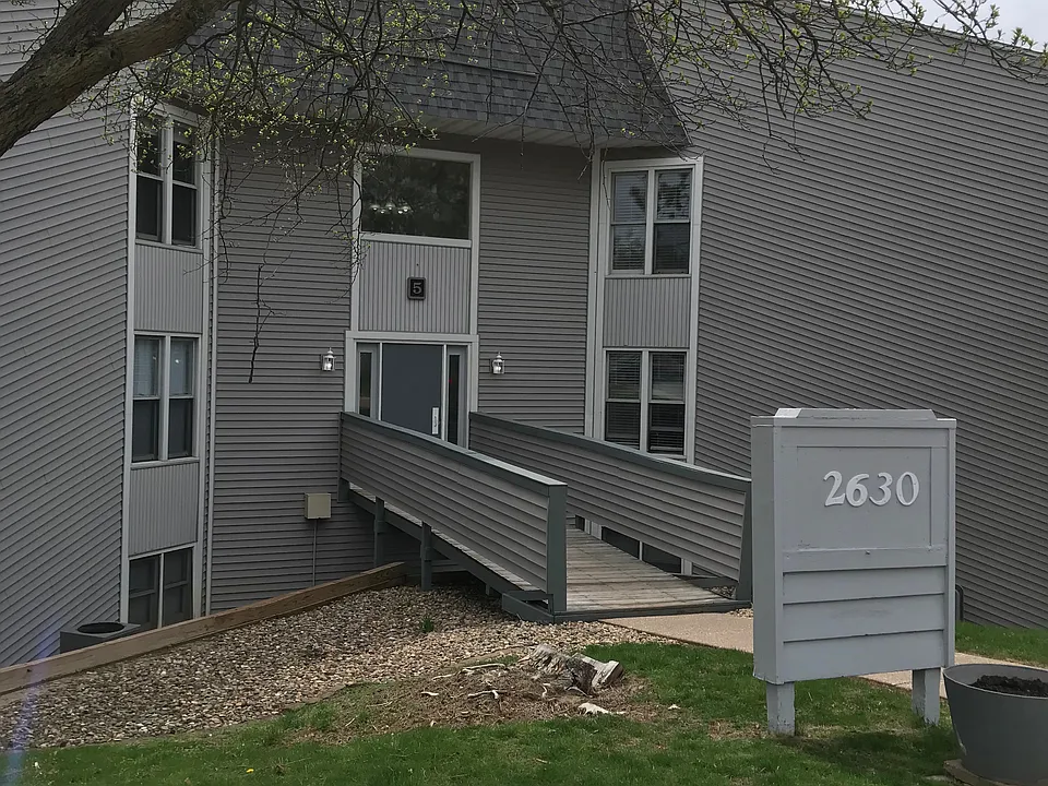 B UILDING 5, UNIT 31- CONTROLLED ENTRANCE