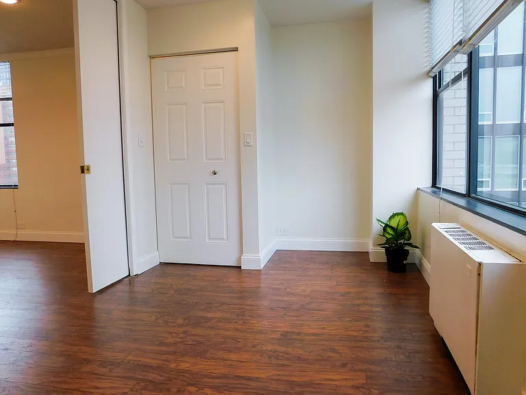 112 Washington Pl #7F — Photo 14