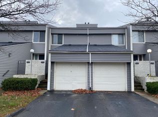 39560 Kartar Ln, Novi, MI 48375