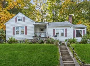 32 Saint Elmo Rd, Worcester, MA 01602