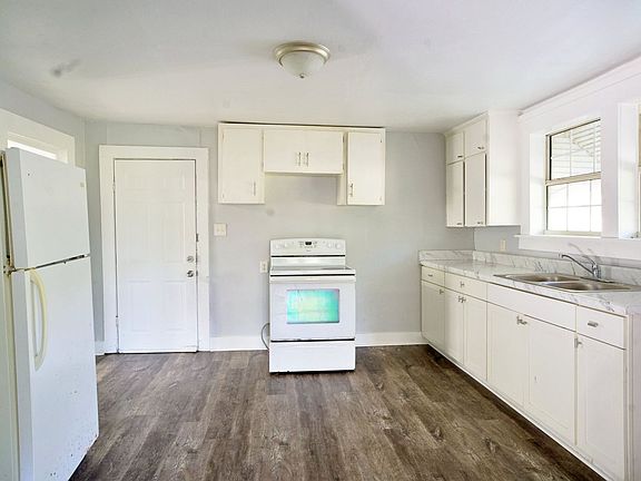 4th image of 229 E 54th St