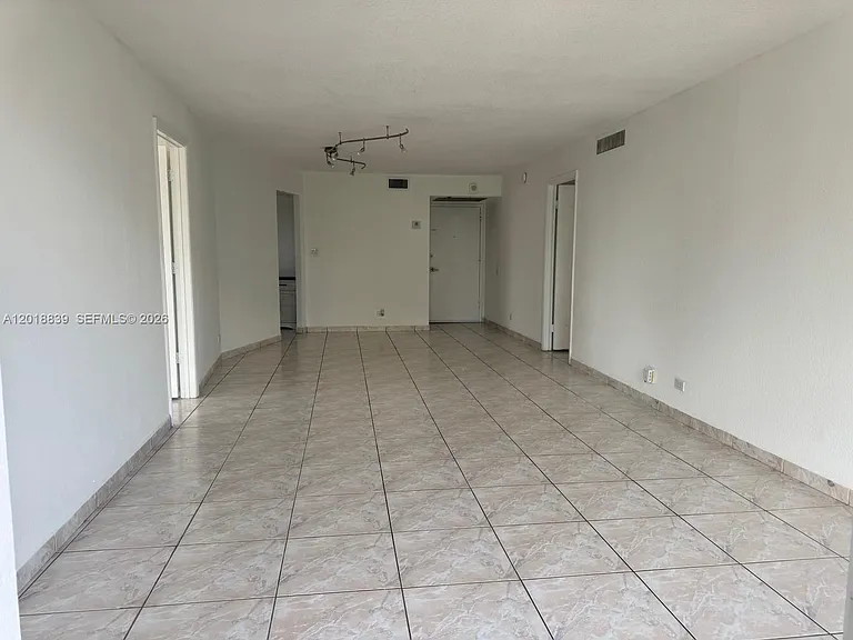 6039 Collins Ave #537 — Photo 6