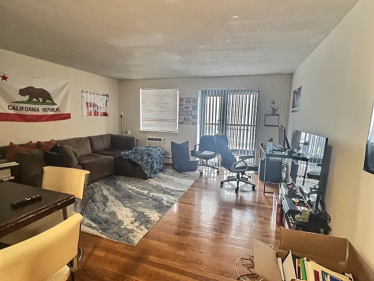 1039 Commonwealth Ave #12 — Photo 2