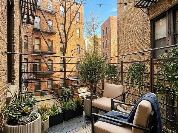 224 8th Ave, New York, NY