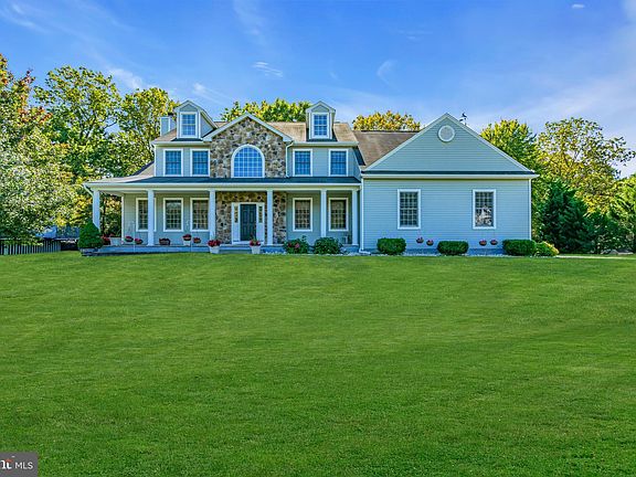 2nd image of 157 Hemlock Dr
