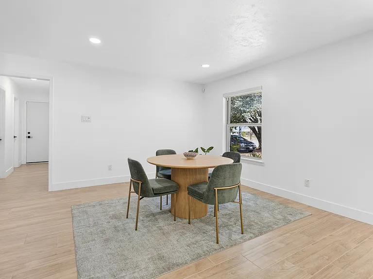 3908 Royal Ln — Photo 5