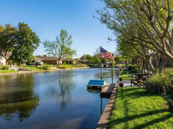 1813 Lakeside Dr, Arlington, TX 76013