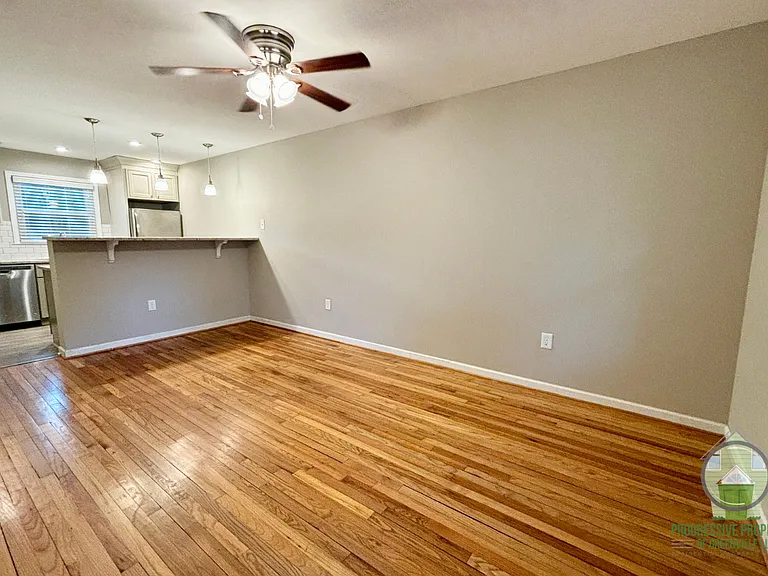 802 Hampton Ave #A — Photo 2