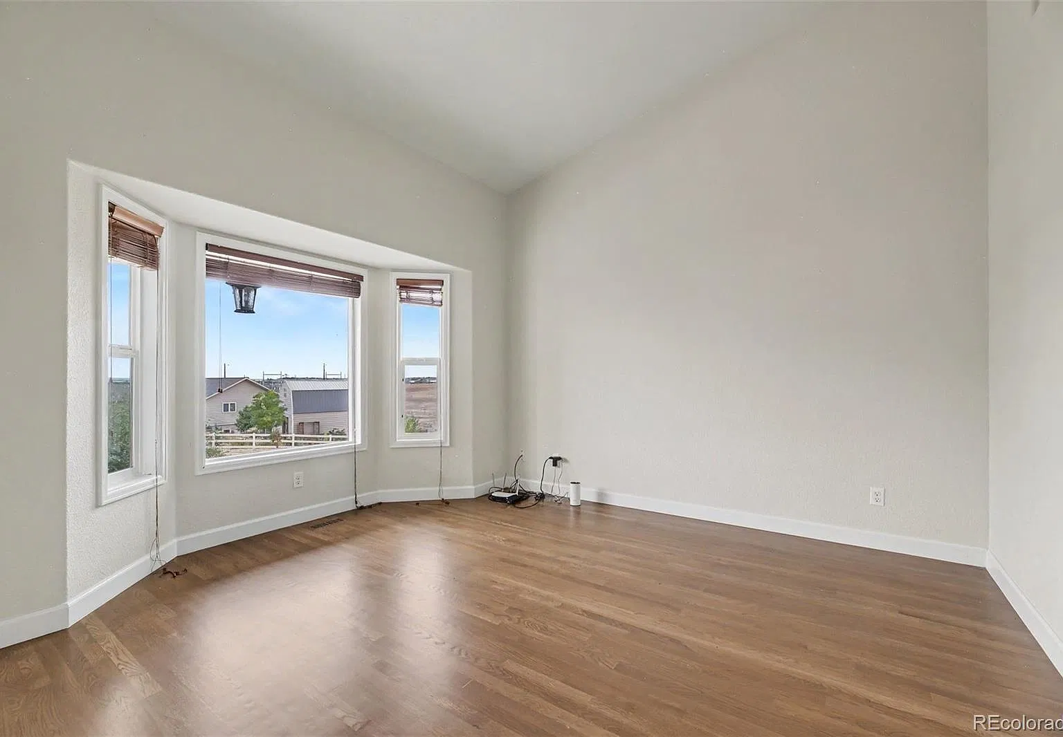 4 bed, 3.5 bath, 3337 sqft, $4,900 — Photo 3