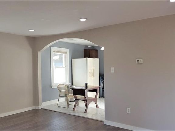 3rd image of 6032 Glenway Dr