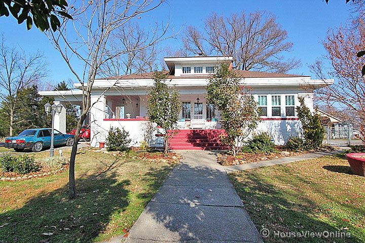 1st image of 610 E Beech St