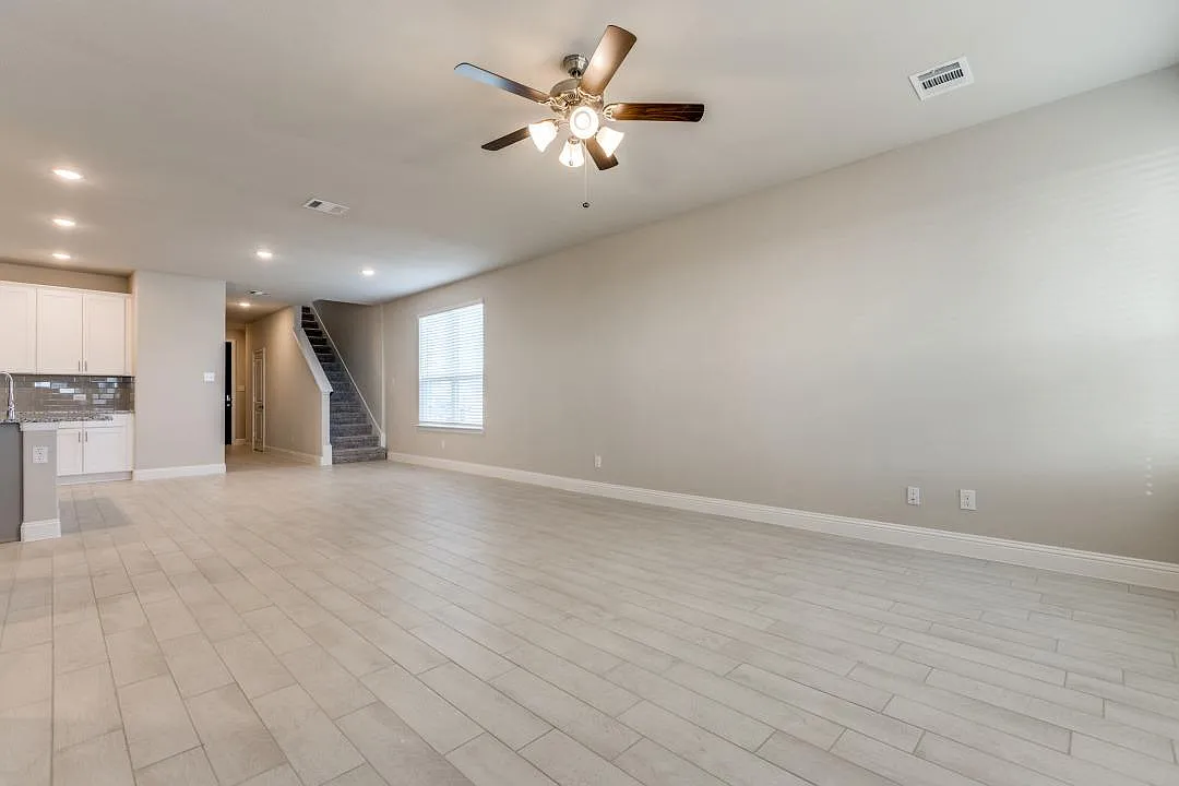 4 bed, 2.5 bath, 2253 sqft, $2,350 — Photo 4