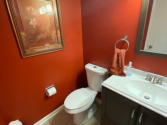 3rd image of 855 Glenlake Dr