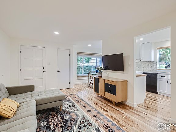 3rd image of 2138 Collyer St #2138