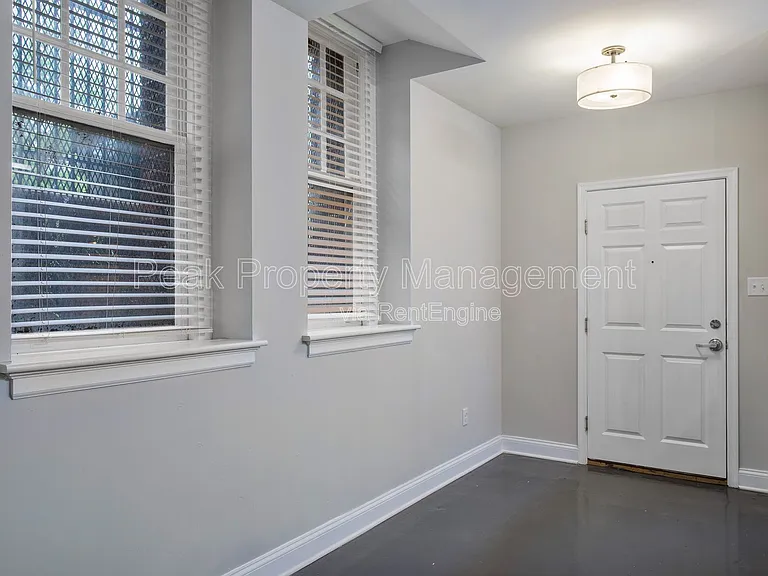 220 E Marshall St #B — Photo 8